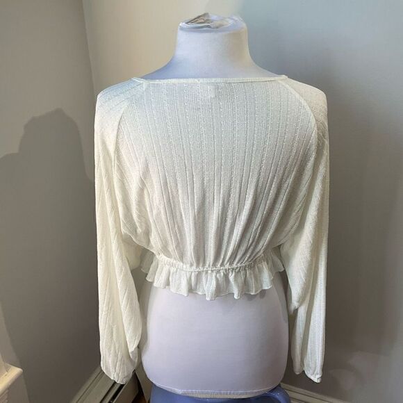 En Creme Dolman Batwing Sleeve Cropped Poet Gauzy Top. Creamy White, Medium - Picture 3 of 8